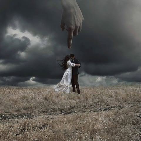 وجئنا .... صافحتُكَ بابيضي ... صافحتني تحت معطفك .. ويدُ الله تمتد ... لتصافح أول لقاء وآخر خطوة
