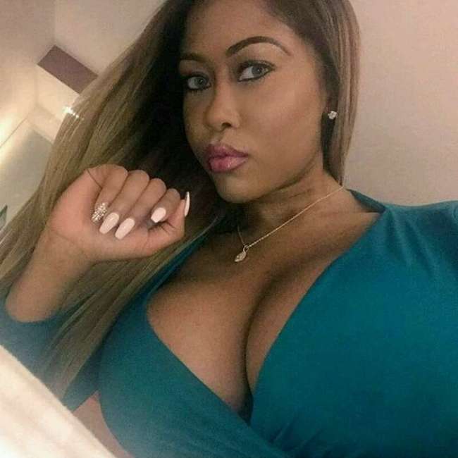Scammer With Photos Of Pornstar Moriah Mills UsLq0cMWy3d-nap5Q8yzmmaO5HcnixxzsmhaJPwqcW6phyRQIxTtywoLVFmlUSnX
